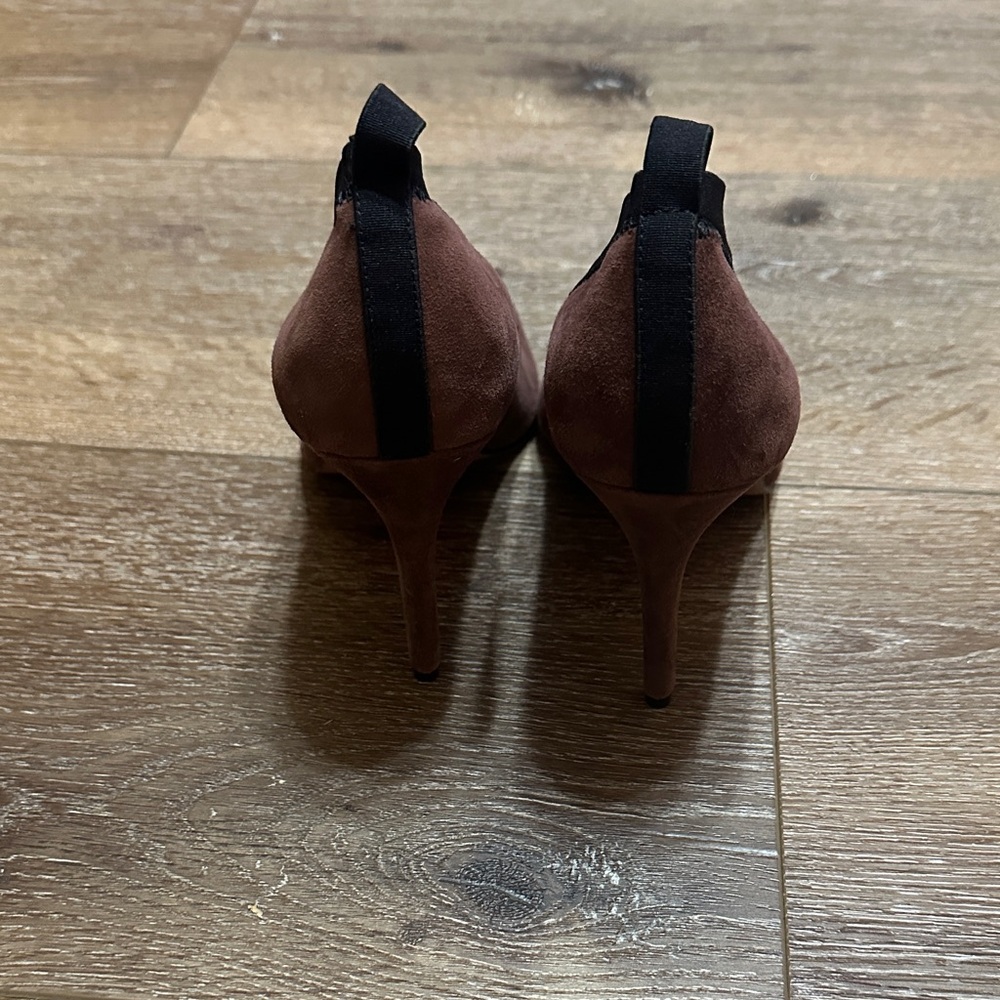 Vince Camuto Brown Suede Heels with Black Trim - Picture 3 of 6
